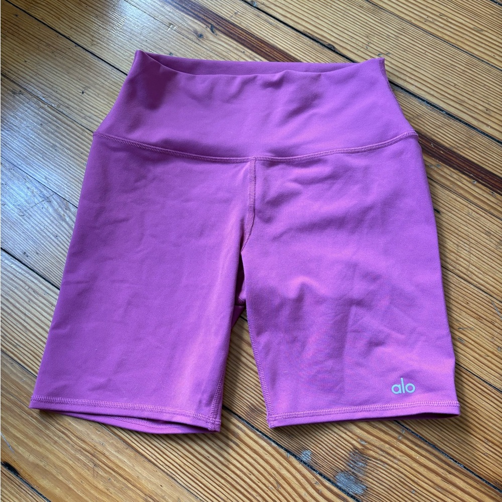 ALO YOGA mauve shorts